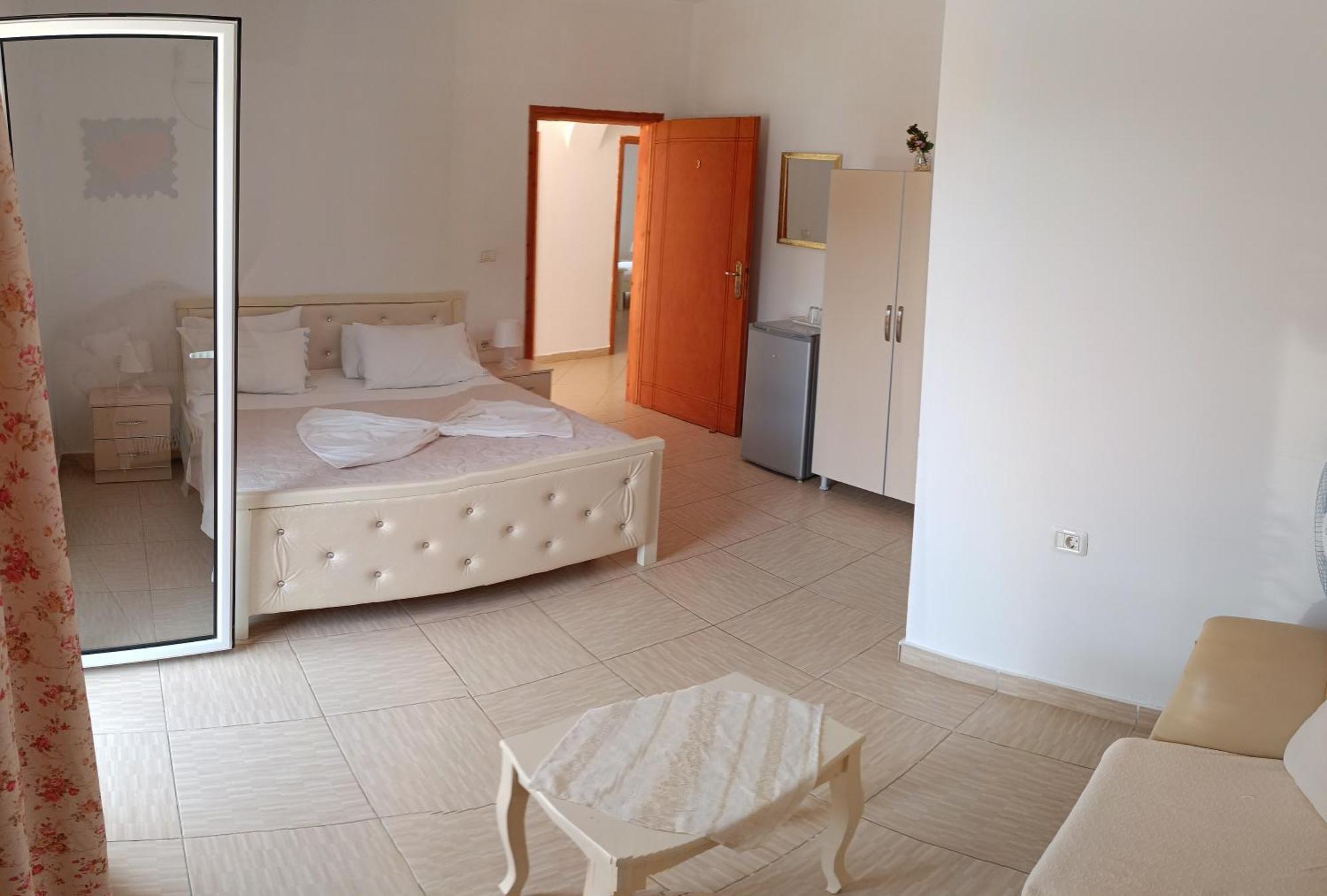 Penelope'S Rooms Dhermi Bagian luar foto