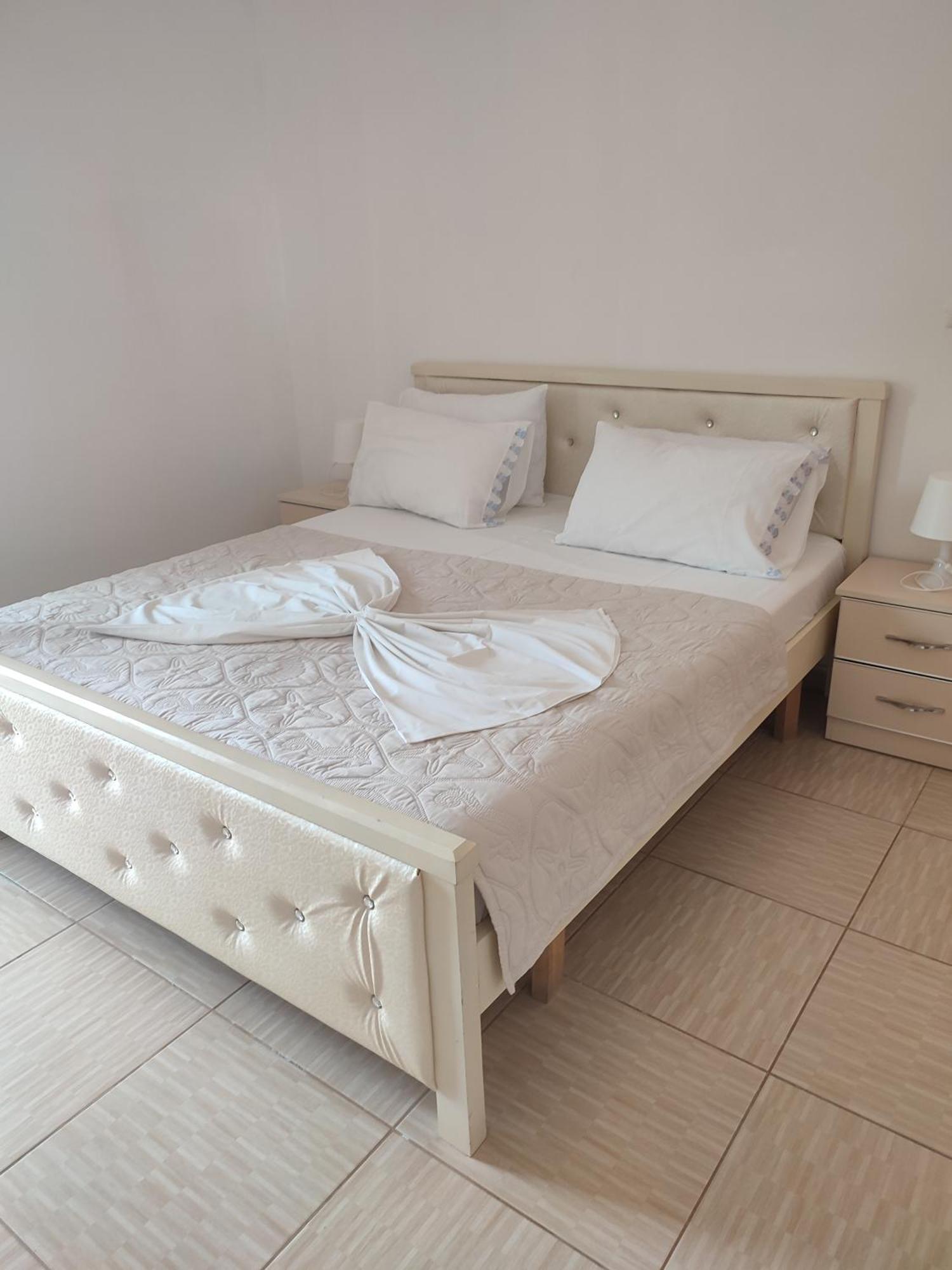 Penelope'S Rooms Dhermi Bagian luar foto