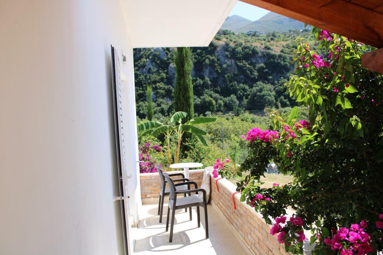 Penelope'S Rooms Dhermi Bagian luar foto