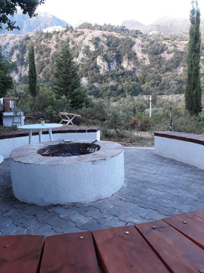 Penelope'S Rooms Dhermi Bagian luar foto